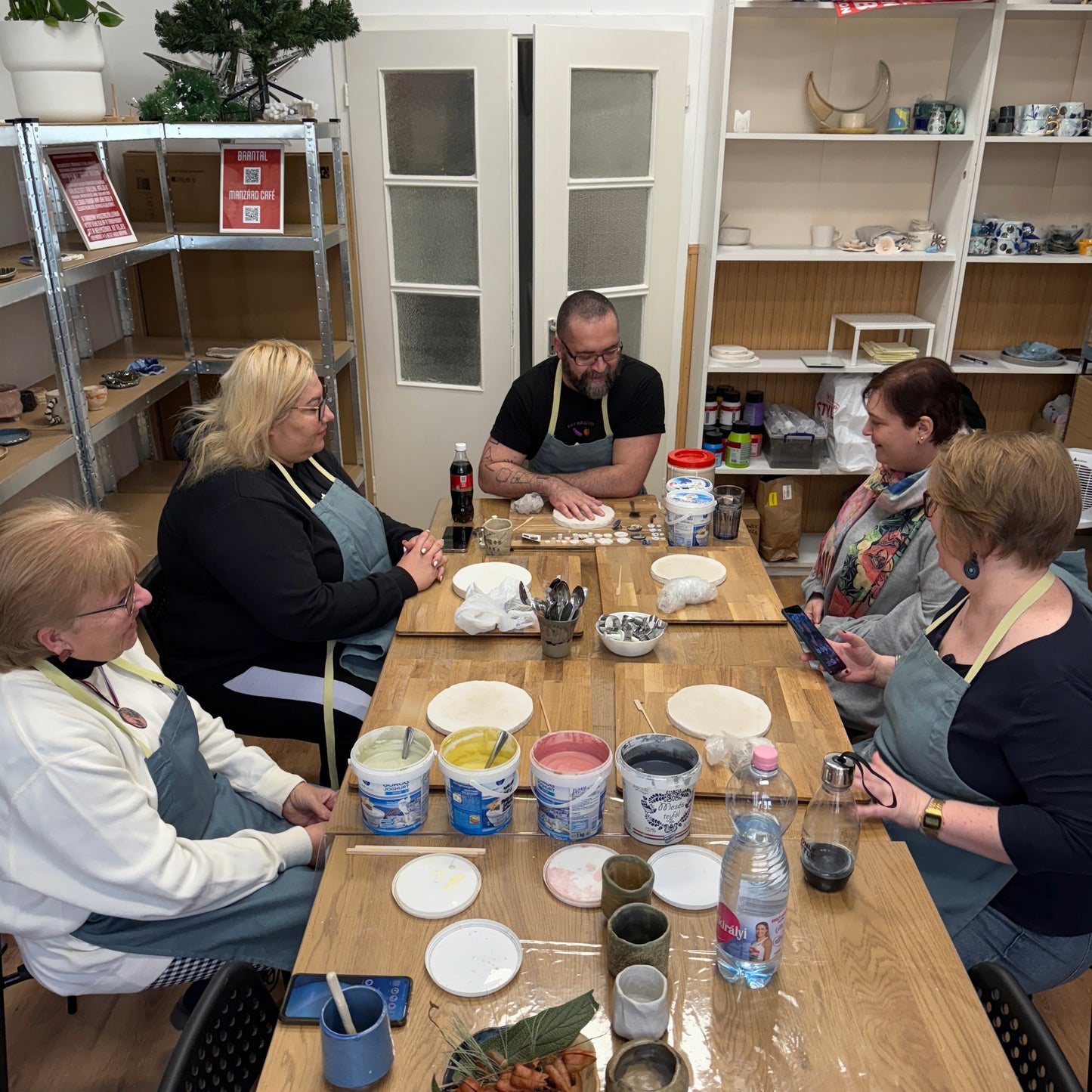 Próbáld ki nálunk a porcelán ékszer készítést! - Nyílt napok a műhelyünkben