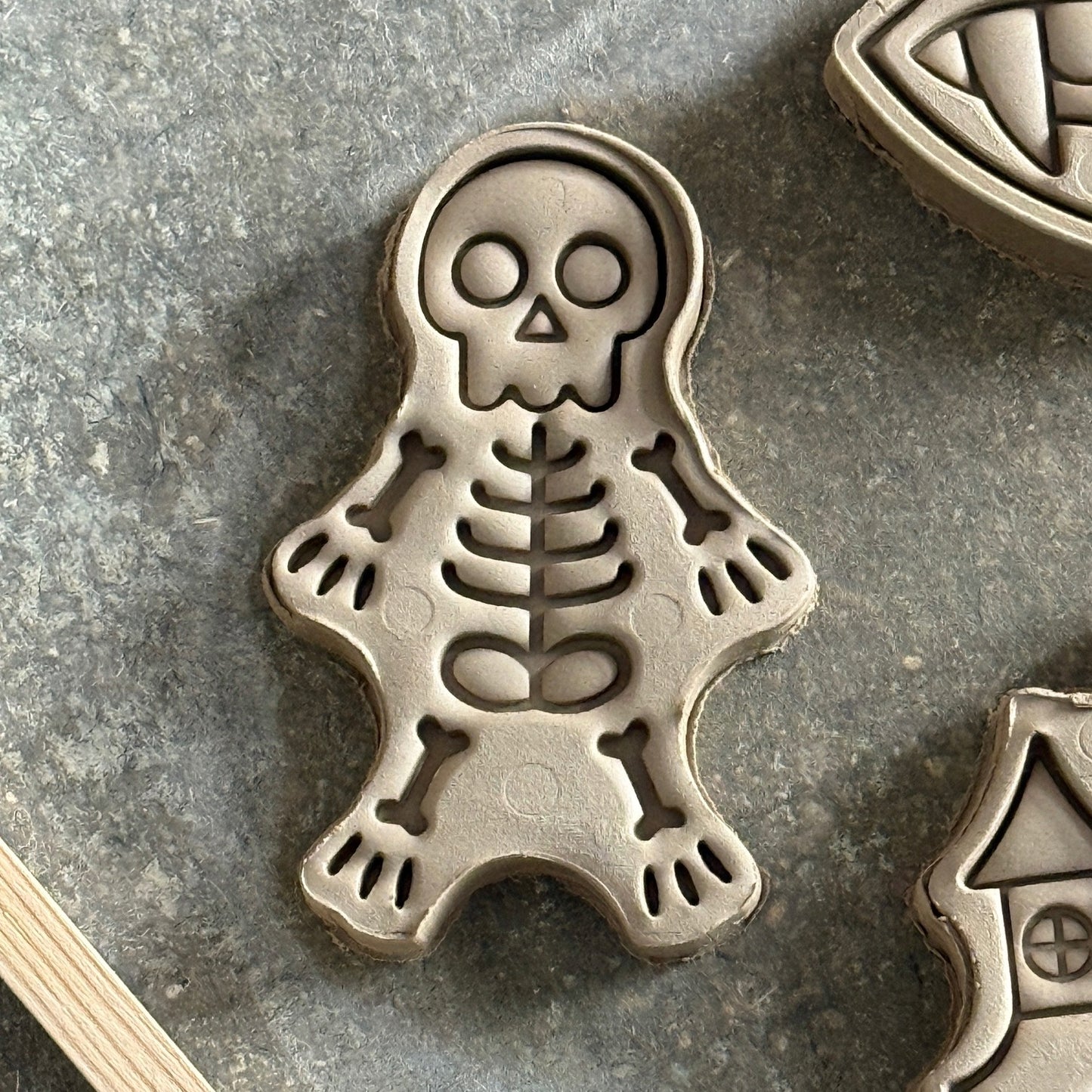 Próbáld ki nálunk a halloweeni hűtőmágnes készítést! - Nyílt napok a műhelyünkben
