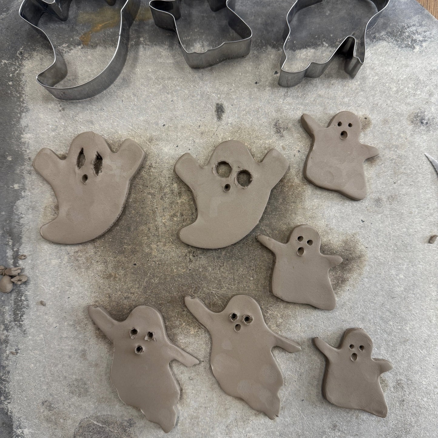 Próbáld ki nálunk a halloweeni hűtőmágnes készítést! - Nyílt napok a műhelyünkben