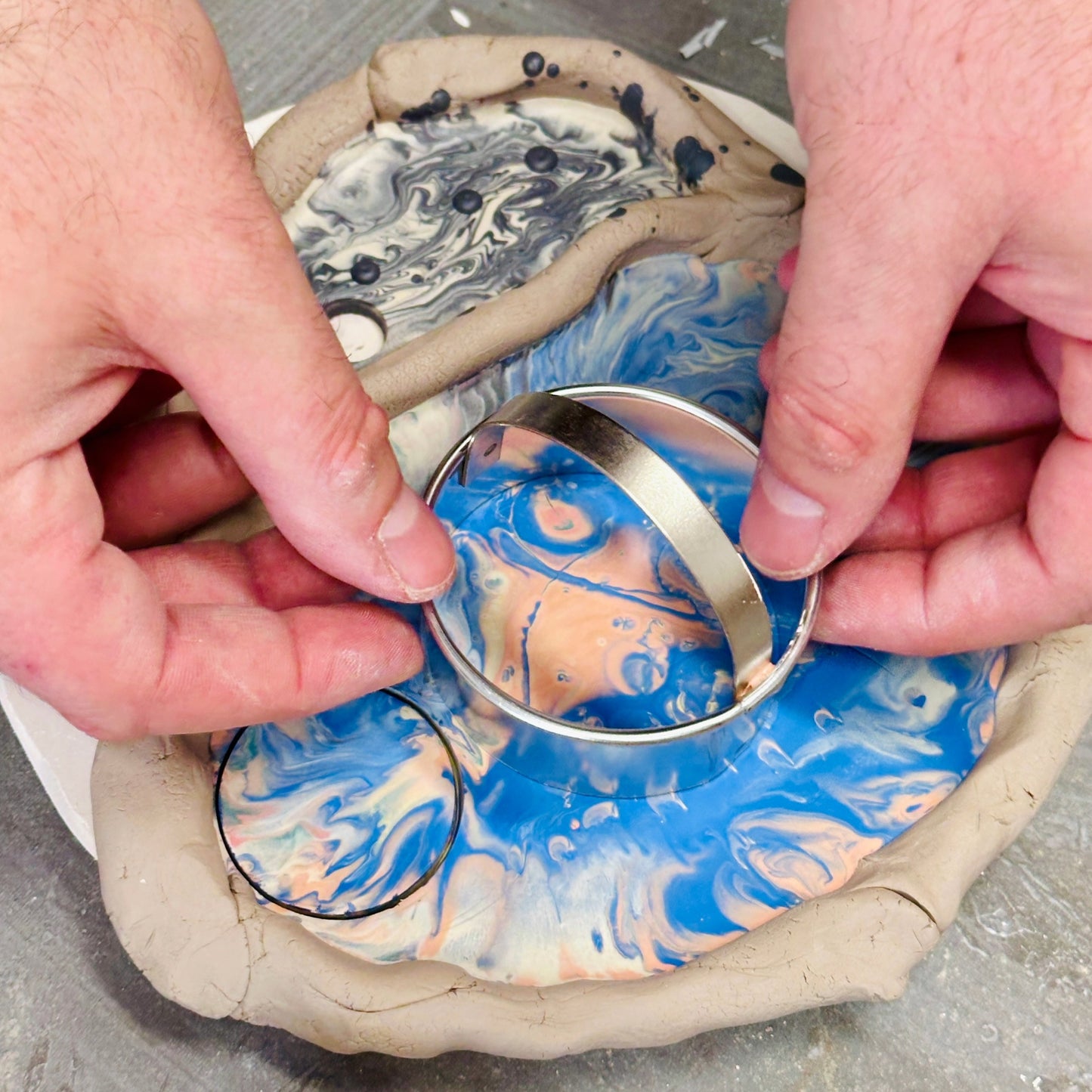 Próbáld ki nálunk a porcelán ékszer készítést! - Nyílt napok a műhelyünkben