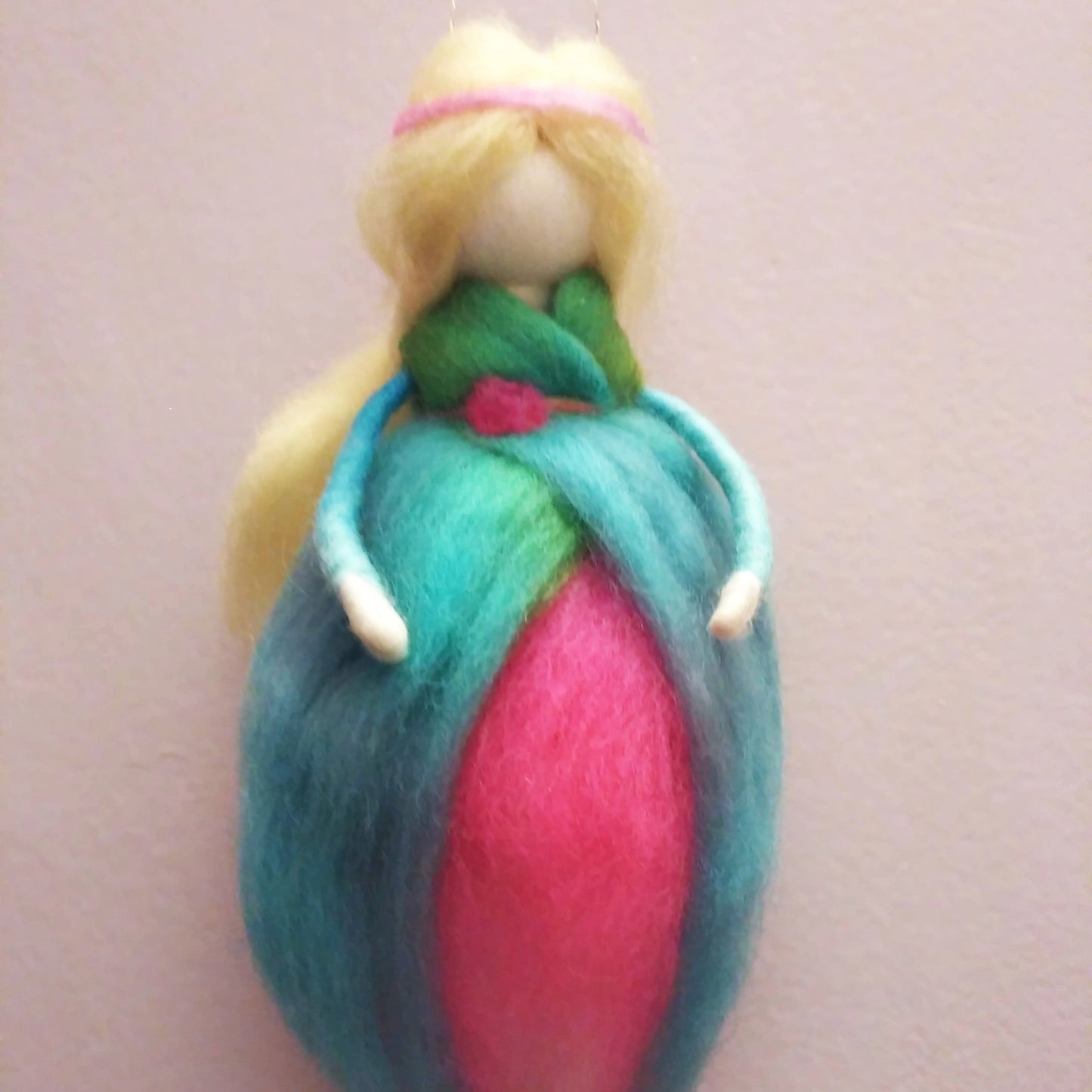 Dekorálj velünk! – Karácsonyi angyal nemezelés Kovács Zsuzsával