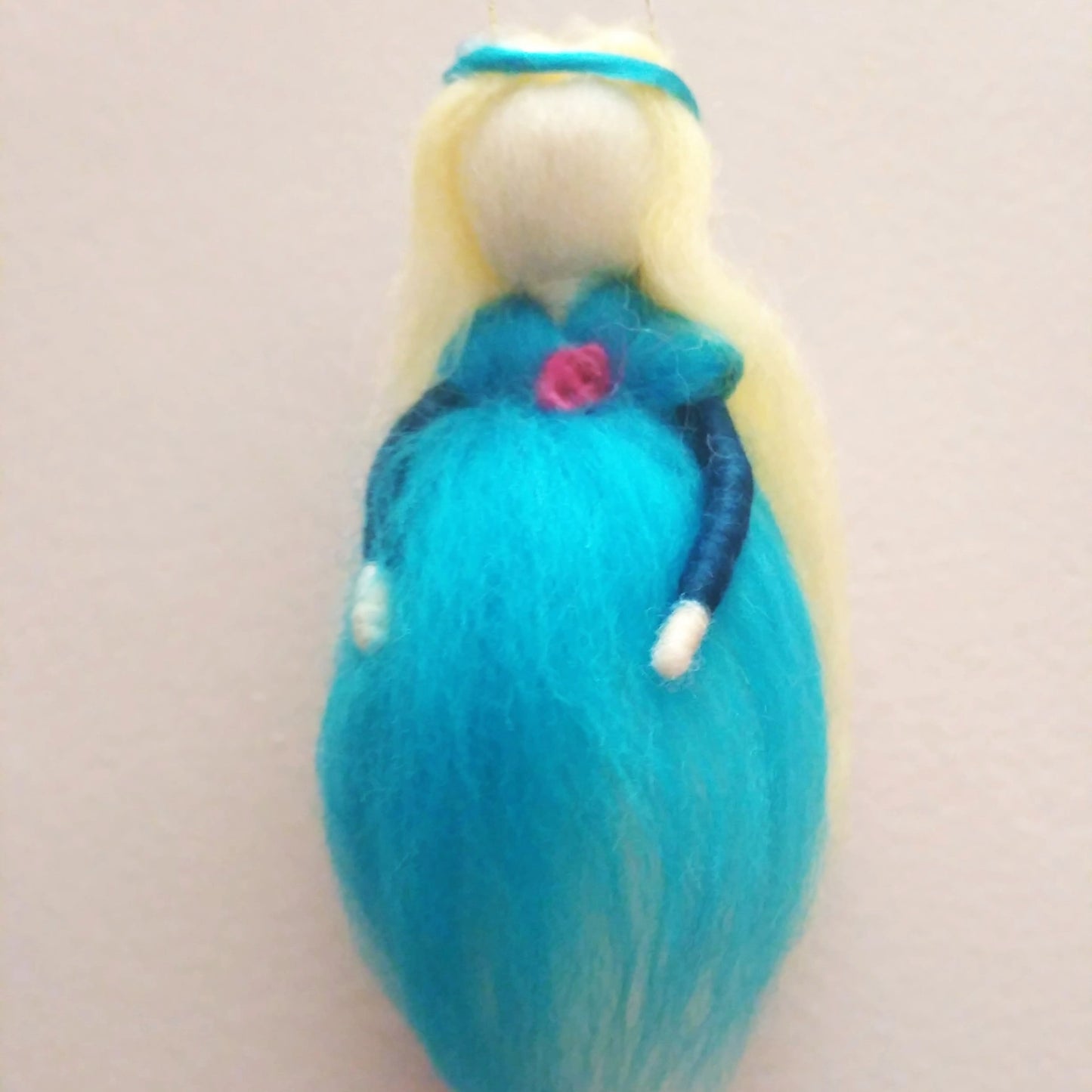 Dekorálj velünk! – Karácsonyi angyal nemezelés Kovács Zsuzsával