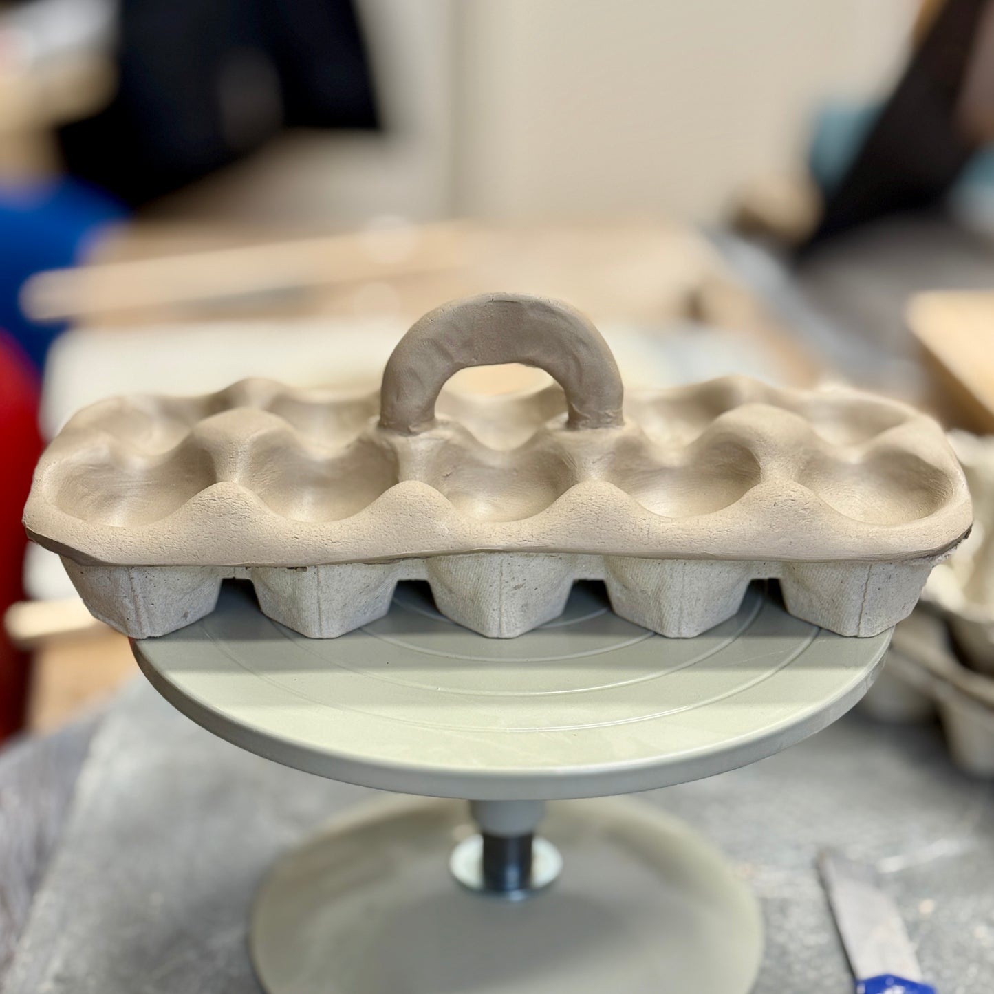 Próbáld ki nálunk a tojástartó készítést! - Extra workshop a műhelyünkben