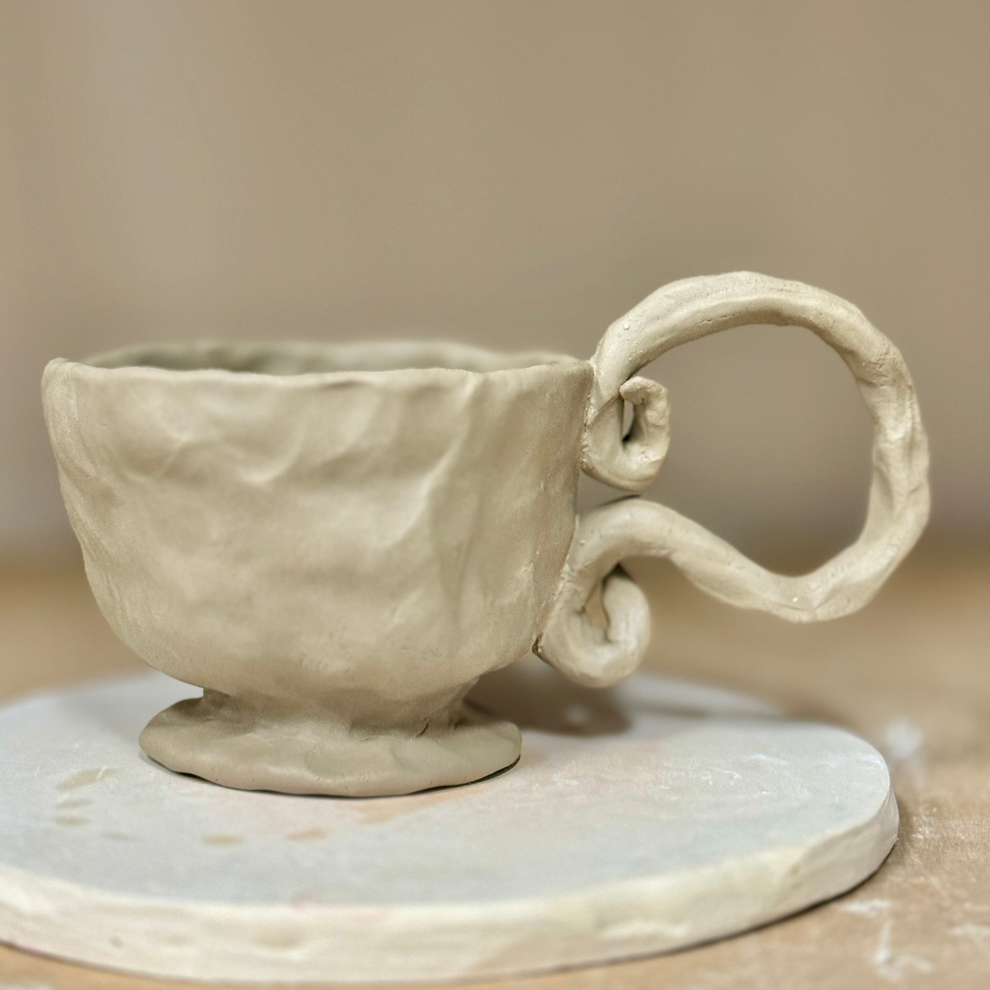 Próbáld ki nálunk a barokk csésze készítést! - Akár aranyozott is lehet a füle