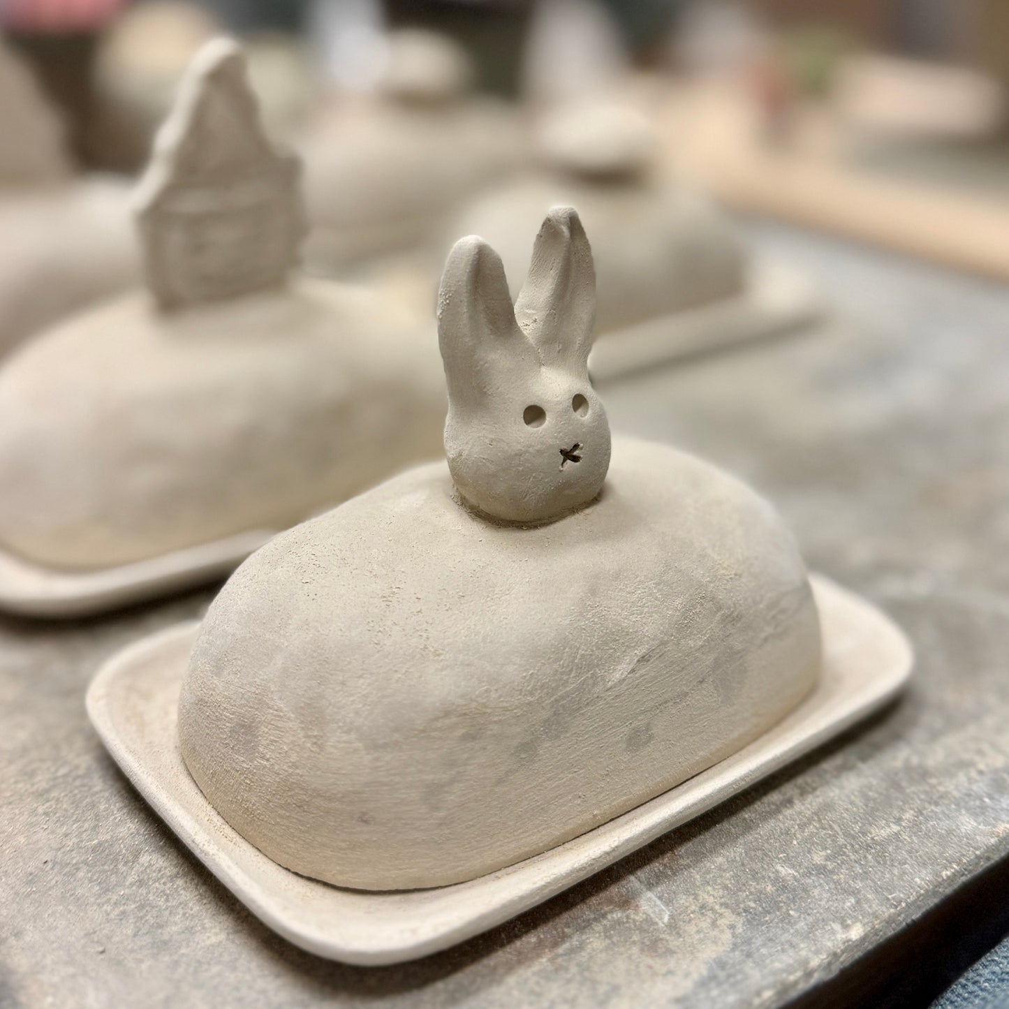 Próbáld ki nálunk a vajtartó készítést! - Extra workshop a műhelyünkben