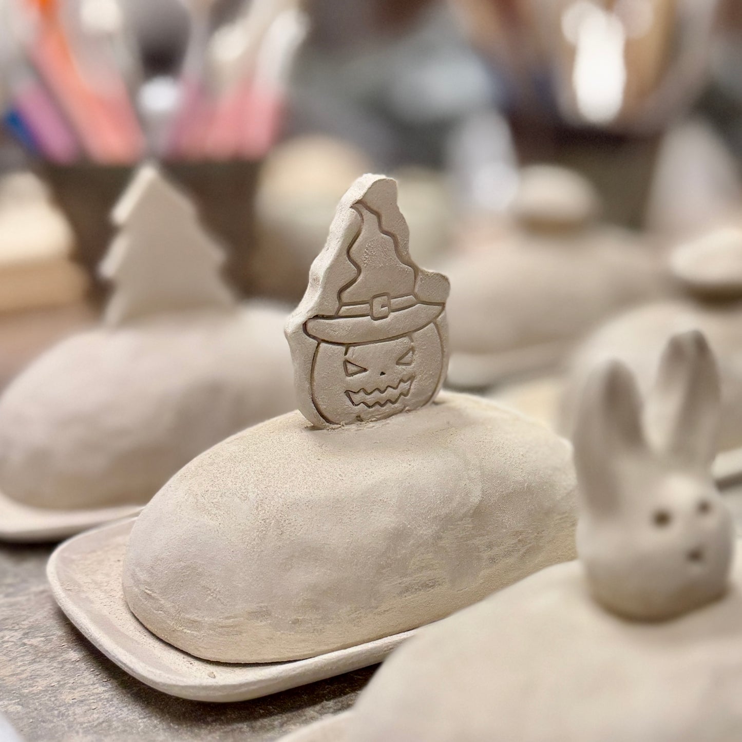 Próbáld ki nálunk a vajtartó készítést! - Extra workshop a műhelyünkben