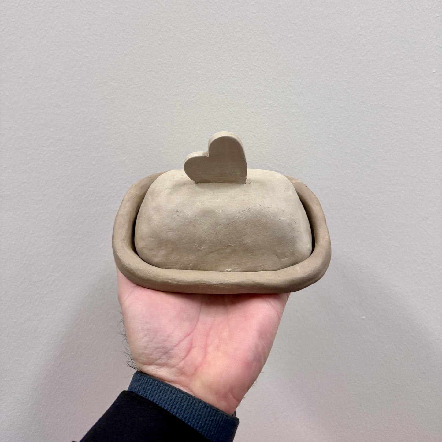 Próbáld ki nálunk a vajtartó készítést! - Extra workshop a műhelyünkben