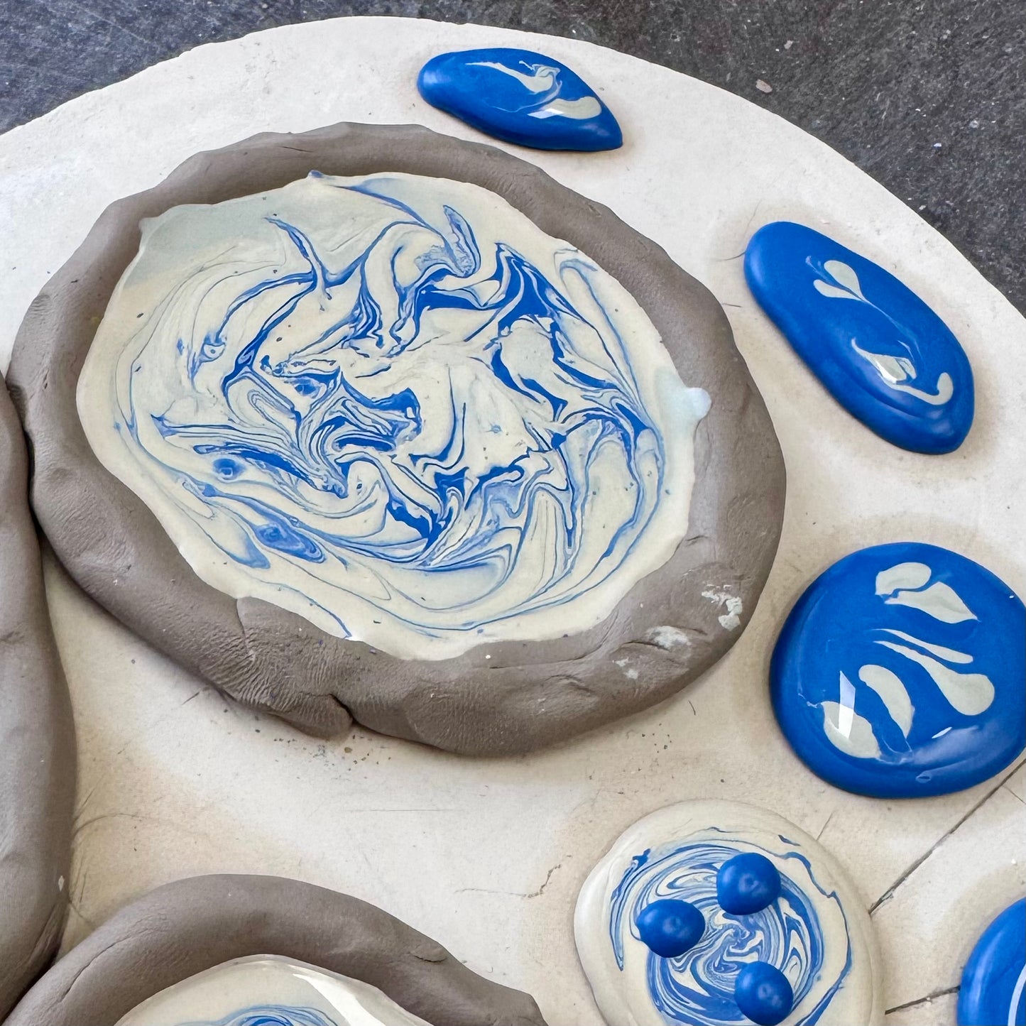 Készítsd el nálunk a saját porcelán ékszerkollekciódat!