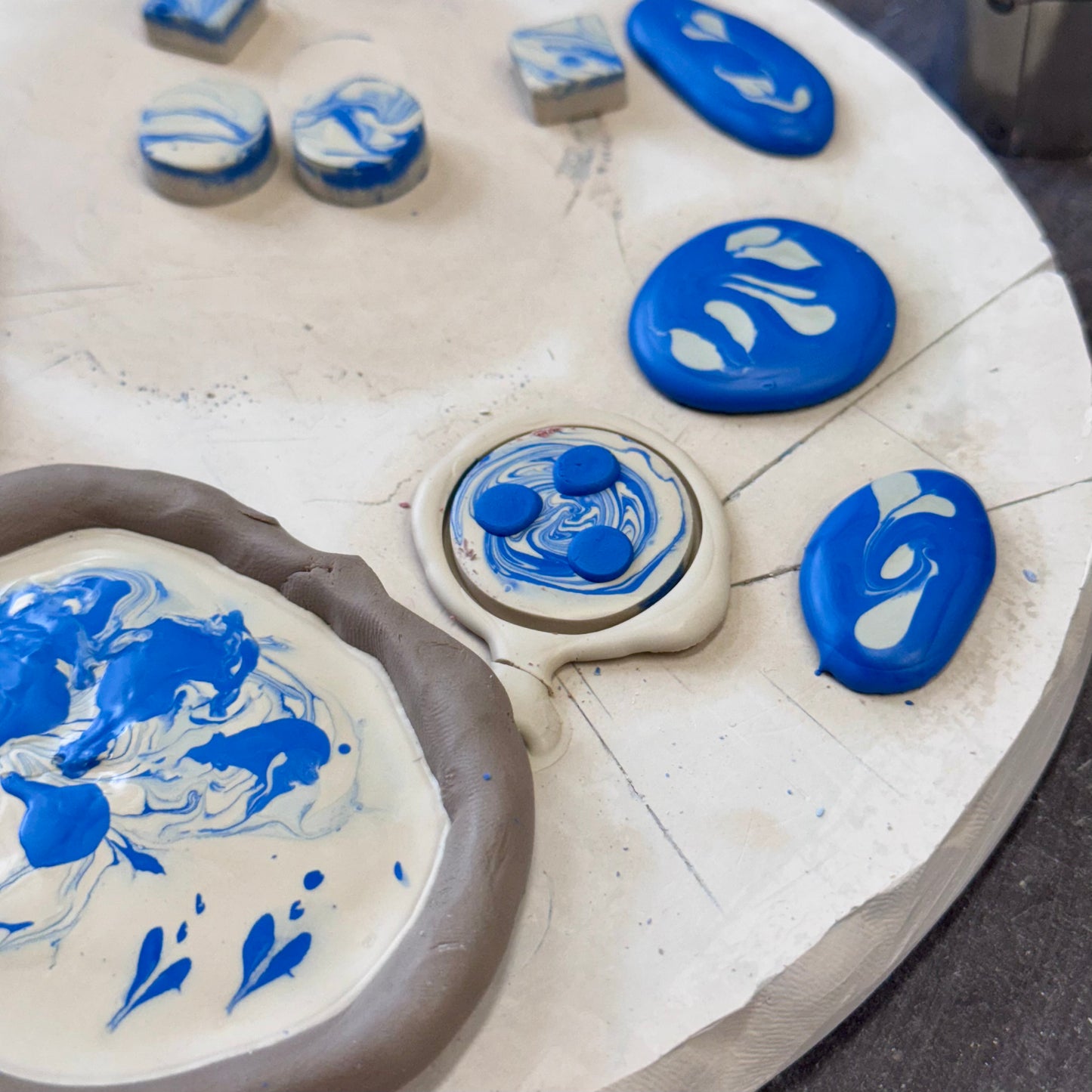 Készítsd el nálunk a saját porcelán ékszerkollekciódat!