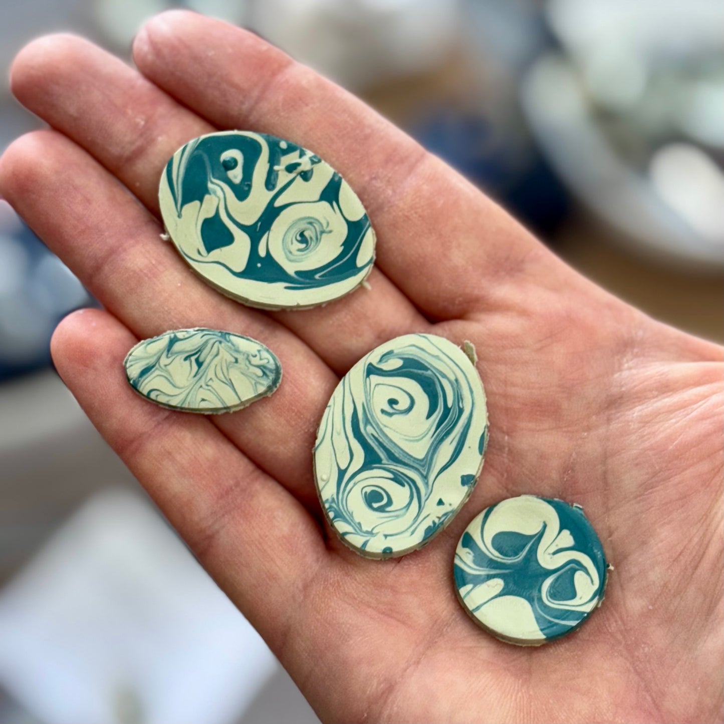 Készítsd el nálunk a saját porcelán ékszerkollekciódat!