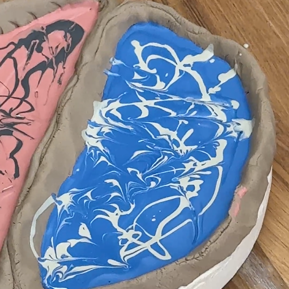 Készítsd el nálunk a saját porcelán ékszerkollekciódat!